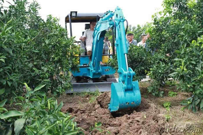 農(nóng)田用微型挖掘機